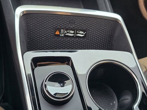 Used 2025 Chevrolet Equinox ACTIV w/ Safety and Technology Package FWD image 21