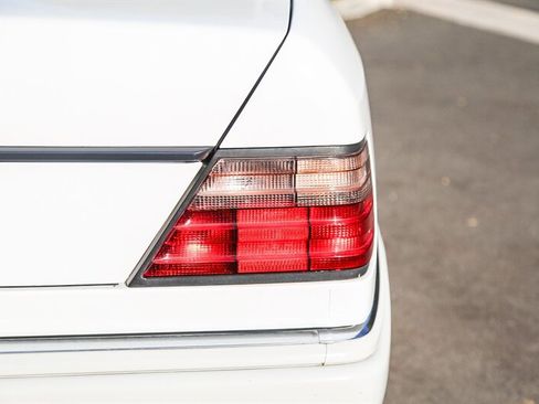 Used 1995 Mercedes-Benz E 320 Convertible image 28