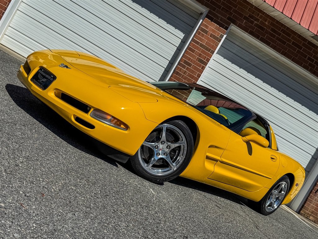 Used 2003 Chevrolet Corvette Coupe w/ Preferred Equipment Group RWD image 8