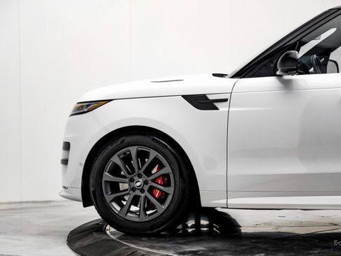 Used 2025 Land Rover Range Rover Sport Dynamic SE image 6