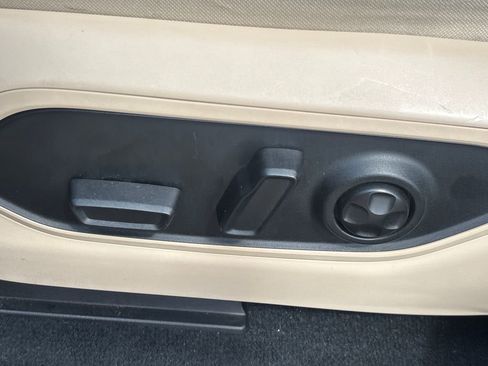 Used 2024 Jeep Grand Cherokee Limited w/ Luxury Tech Group II image 8