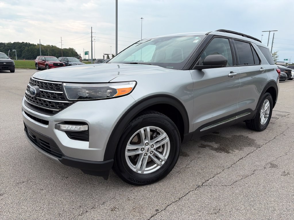 Used 2023 Ford Explorer XLT w/ Equipment Group 202A AWD/4WD image 3