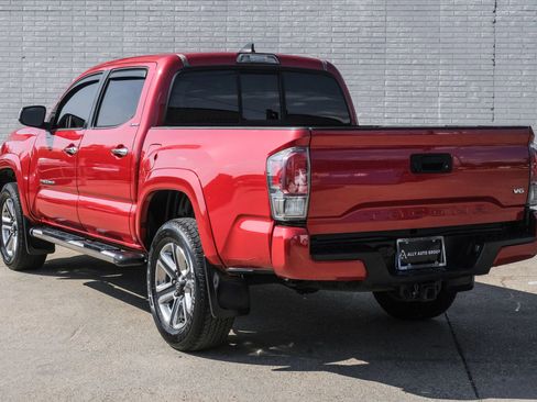 Used 2016 Toyota Tacoma Limited w/ Towing Package RWD image 10