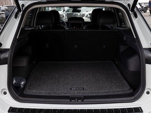 Used 2025 Volkswagen Tiguan SE image 35