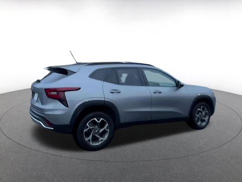 Used 2025 Chevrolet Trax LT image 14