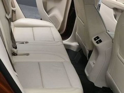 Used 2022 Buick Envision Essence w/ Safety Package FWD image 11