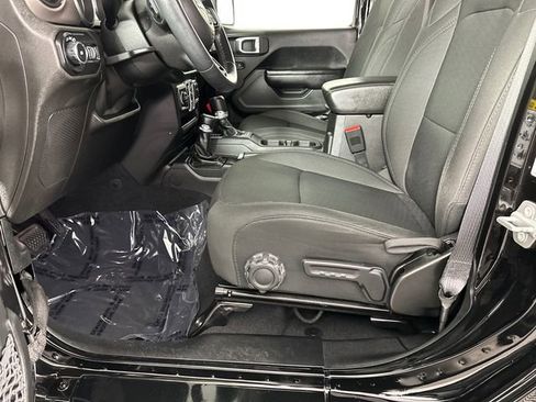 Used 2018 Jeep Wrangler Unlimited Sport S image 17