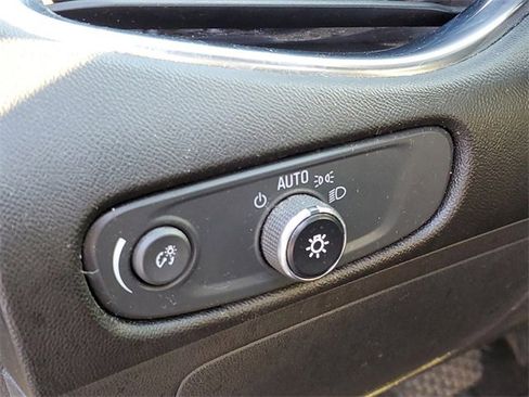 Used 2016 Chevrolet Malibu LT w/ Driver Confidence Package image 8