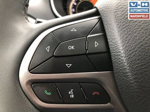 Used 2022 Jeep Cherokee Limited AWD/4WD image 5