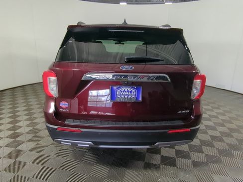 Used 2022 Ford Explorer XLT w/ Equipment Group 202A image 6