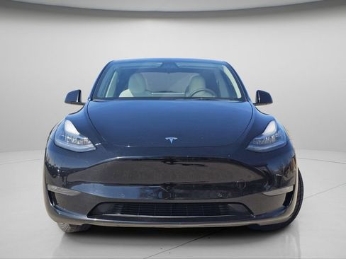 Used 2022 Tesla Model Y Long Range image 3
