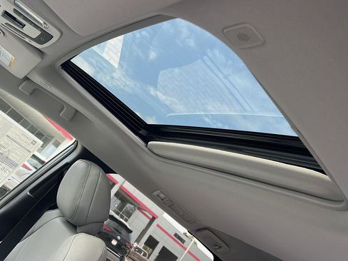 New 2026 Toyota Sienna XLE image 31