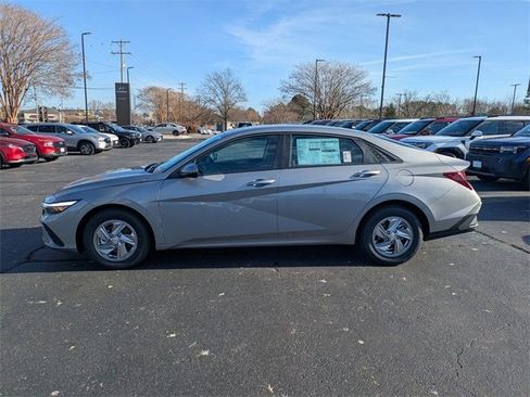 New 2026 Hyundai Elantra SE image 7