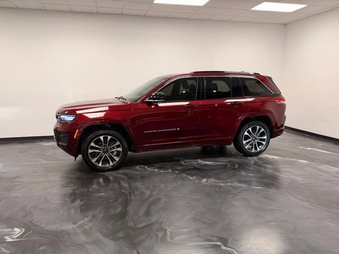 Used 2024 Jeep Grand Cherokee Overland AWD/4WD image 3