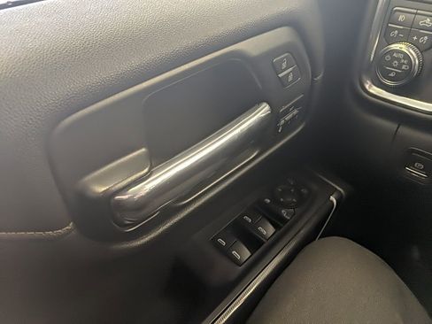 Used 2021 GMC Sierra 1500 AT4 image 28