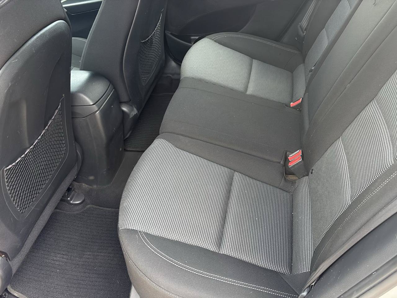 Used 2016 Hyundai Elantra GT FWD image 21