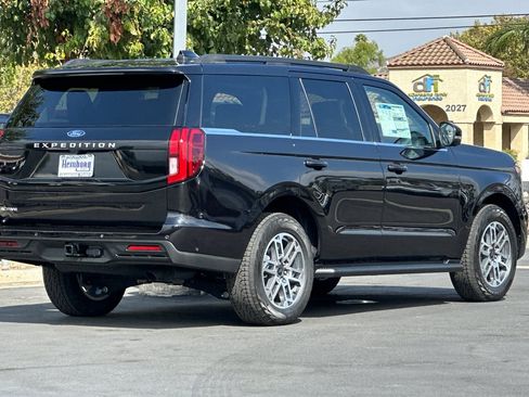 New 2025 Ford Expedition Active image 4