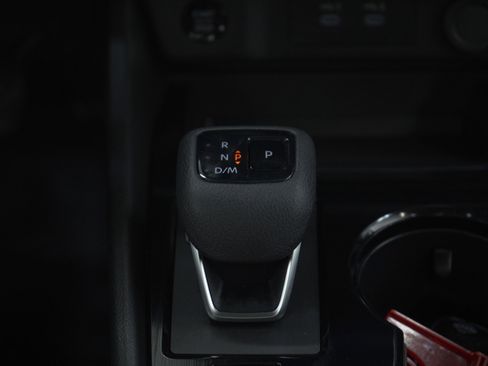 Used 2025 Nissan Rogue SV w/ SV Premium Package image 20