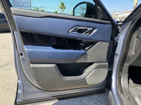 Used 2019 Land Rover Range Rover Velar R-Dynamic SE AWD/4WD image 14