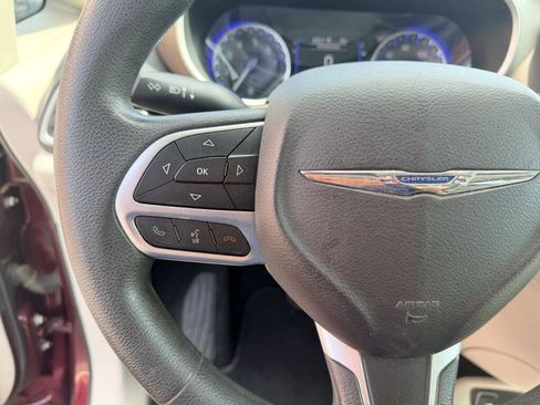 Used 2017 Chrysler Pacifica Touring FWD image 15