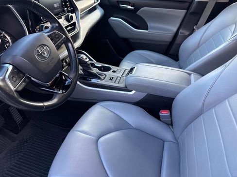 Used 2021 Toyota Highlander XLE image 22