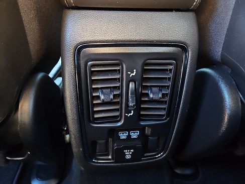 Used 2019 Jeep Grand Cherokee Limited image 9