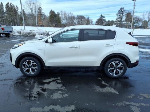 Used 2022 Kia Sportage LX image 2