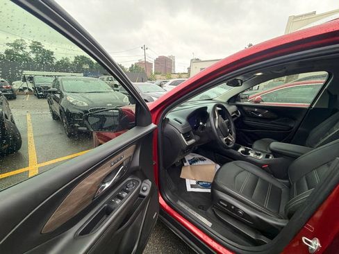 Used 2023 GMC Terrain Denali w/ Denali Premium Package AWD/4WD image 9
