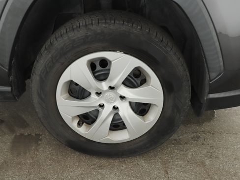 Used 2019 Toyota RAV4 LE FWD image 18