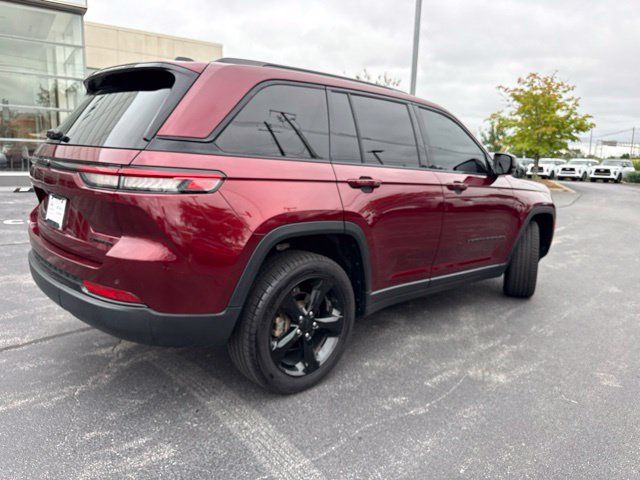 Used 2023 Jeep Grand Cherokee Limited w/ Black Appearance Package AWD/4WD image 8