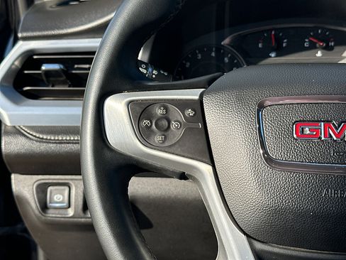 Used 2023 GMC Acadia SLT image 15