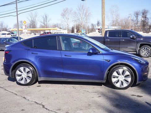 Used 2023 Tesla Model Y Long Range image 18