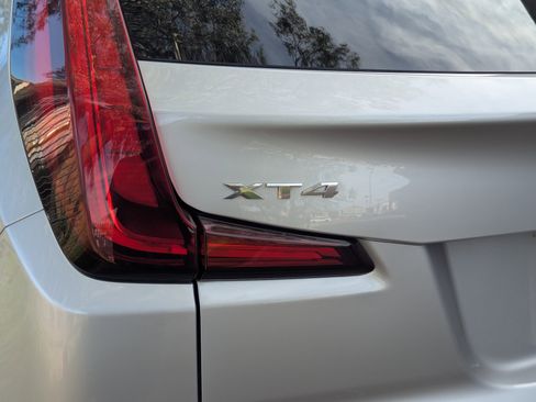 Used 2019 Cadillac XT4 Premium Luxury image 12