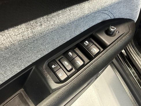 Used 2024 Jeep Compass Latitude AWD/4WD image 15