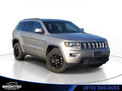 Used 2020 Jeep Grand Cherokee Laredo image 1