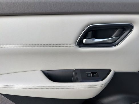 Used 2021 Nissan Rogue SL image 23