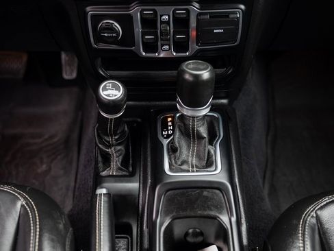 Used 2020 Jeep Wrangler Unlimited Sahara image 22