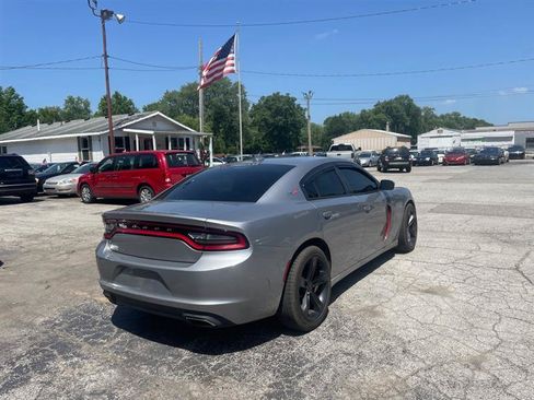 Used 2016 Dodge Charger SXT RWD image 5
