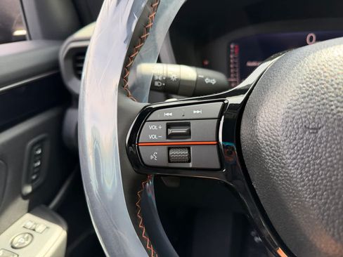 Used 2025 Honda Pilot TrailSport image 21