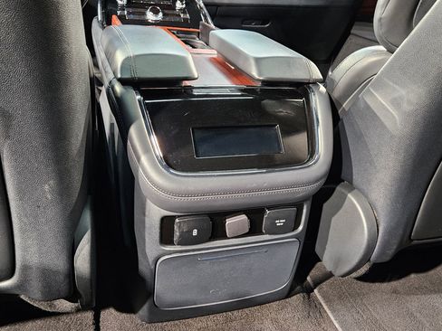 Used 2024 Lincoln Navigator Reserve image 37