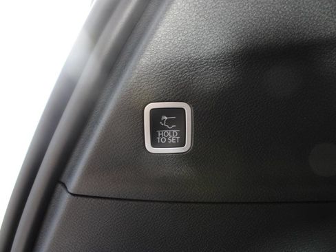 New 2027 Chrysler Pacifica Select FWD image 20