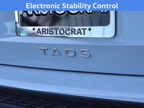 New 2026 Volkswagen Taos SE image 9