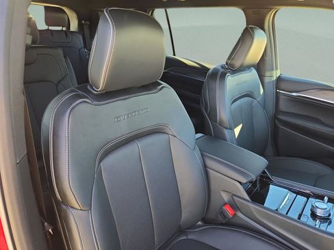 New 2025 Jeep Grand Cherokee L Overland w/ Trailer Tow Package image 32