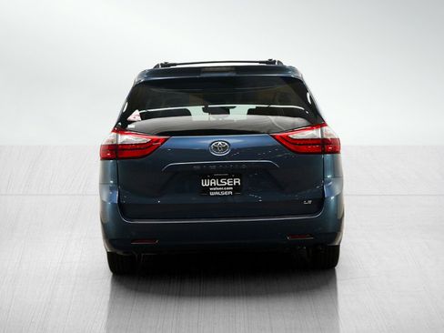 Used 2016 Toyota Sienna LE FWD image 4