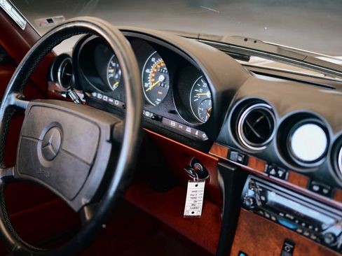 Used 1988 Mercedes-Benz 560 SL image 31