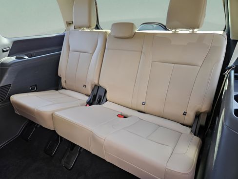 Used 2023 Ford Expedition XLT image 27