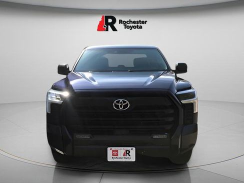 Used 2022 Toyota Tundra SR5 w/ SR5 Convenience Package AWD/4WD image 2