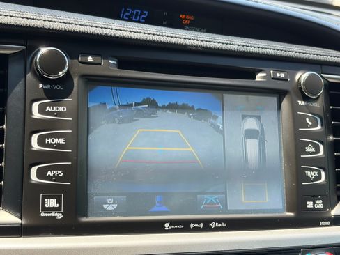 Used 2018 Toyota Highlander Limited Platinum AWD/4WD image 24