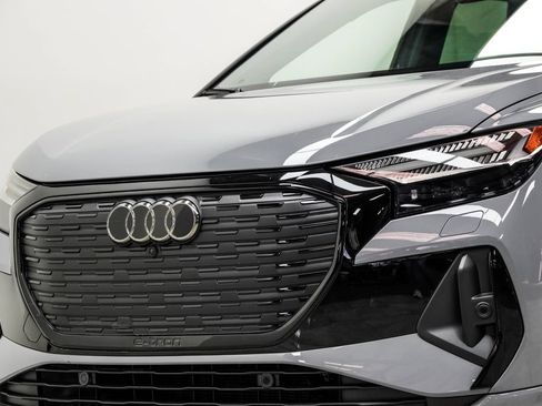 Used 2024 Audi Q4 e-tron Prestige AWD/4WD image 2