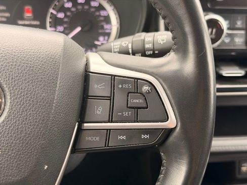 Used 2023 Toyota Highlander LE AWD/4WD image 29